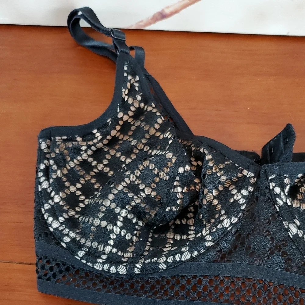 Adore Me Black and Cream Bra -32DDD